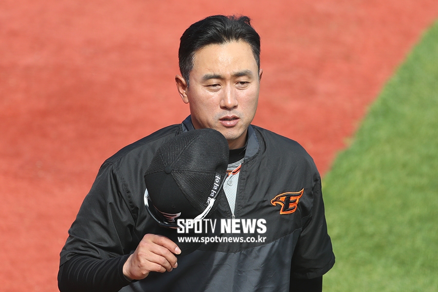 [포토S] 최원호 감독 대행, '이 난관을 어떻게 헤쳐 나가야'