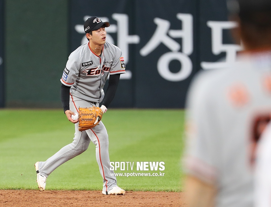 [포토S] 조한민, 투수 어깨 무겁게 하는 치명적인 에러