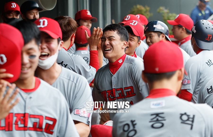 [포토S] 역투로 역전승 이끈 대전고 이재희
