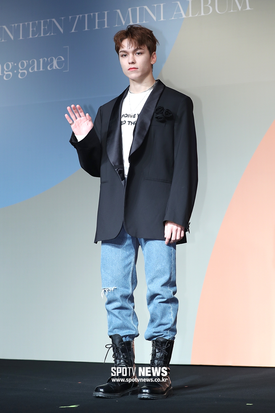 [포토S] 세븐틴 버논, 컴백 손인사