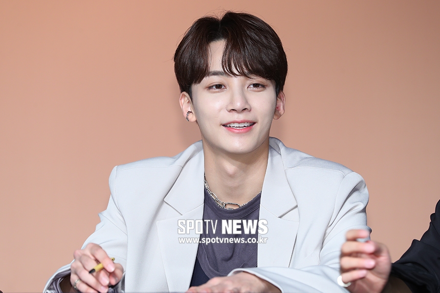 [포토S] 세븐틴 정한, 형광든 켠 외모