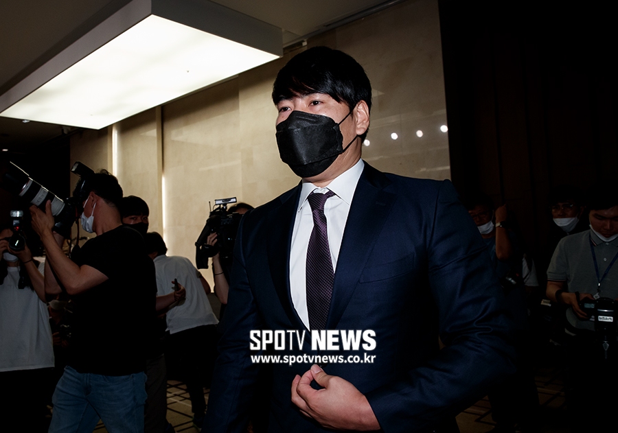 [포토S] 기자회견 마친 강정호