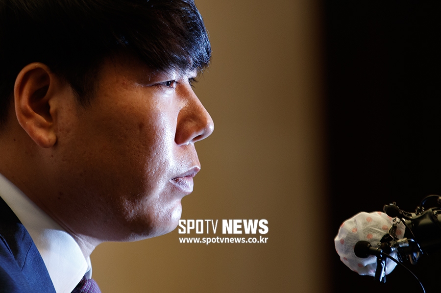 [스토리S] 유니폼보다 슈트가 익숙한 강정호의 사과 기자회견