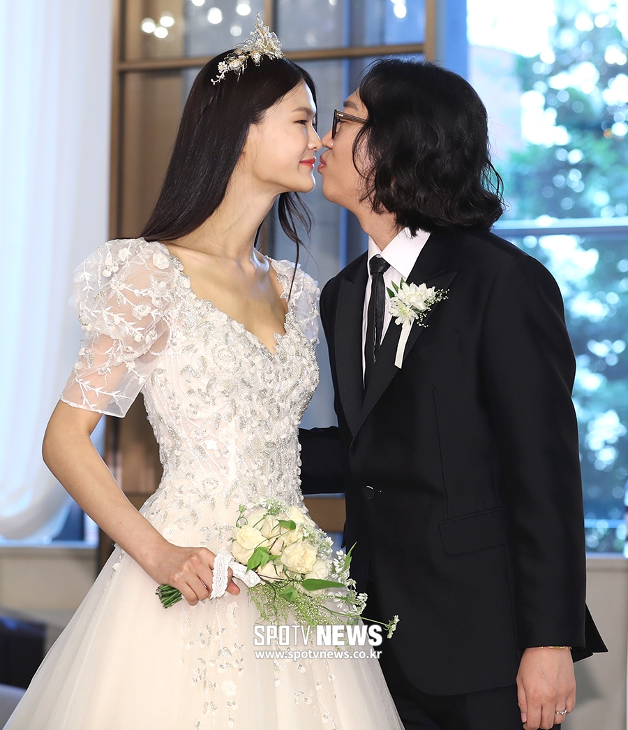 [포토S] 김경진-전수민, 행복한 신랑 신부의 키스~