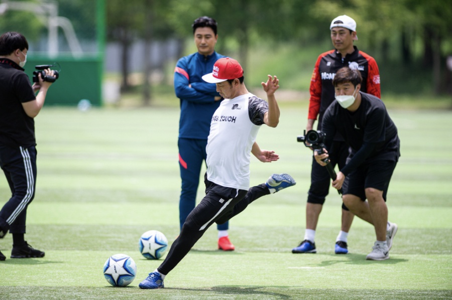 안정환‧이천수‧유상철‧송종국, 축구 레전드간 프리킥 대결 결과는?