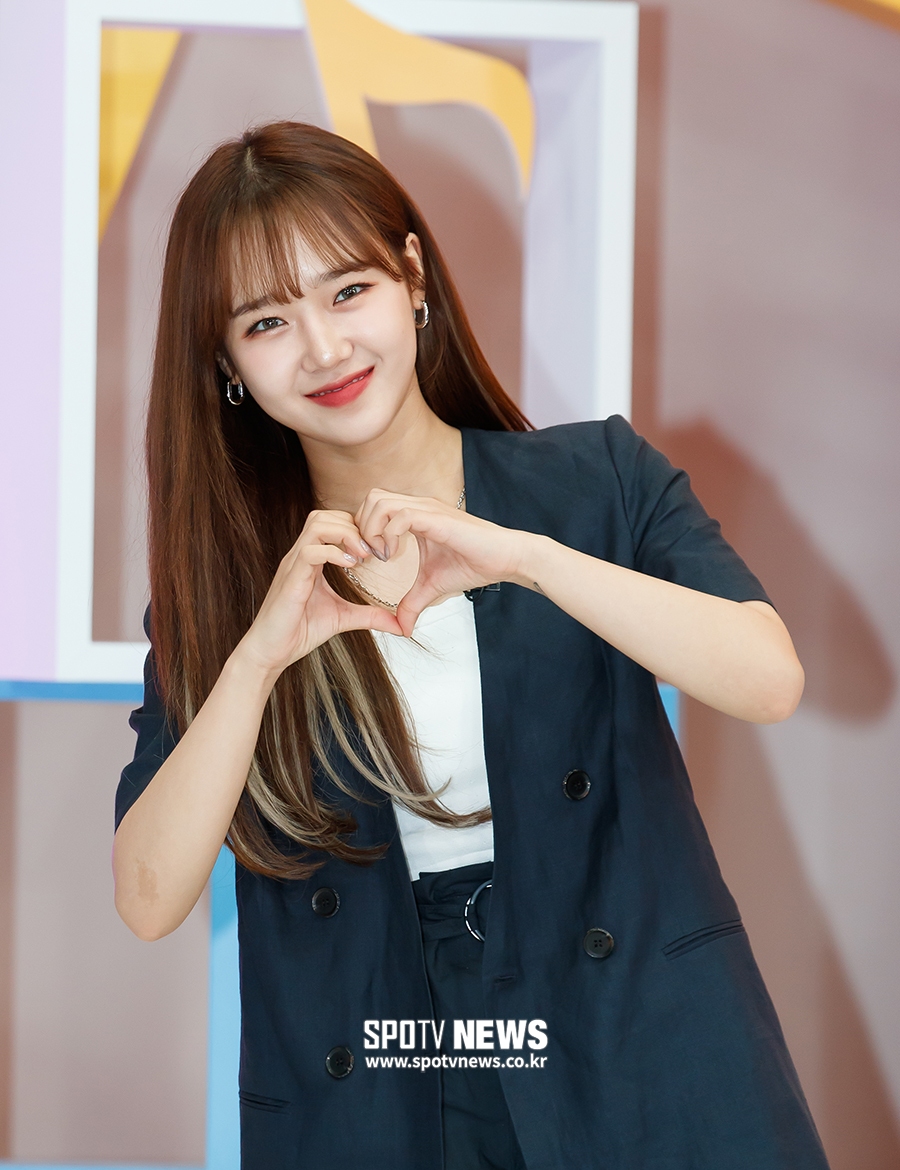 [포토S] 위키미키 최유정, 사랑의 손하트
