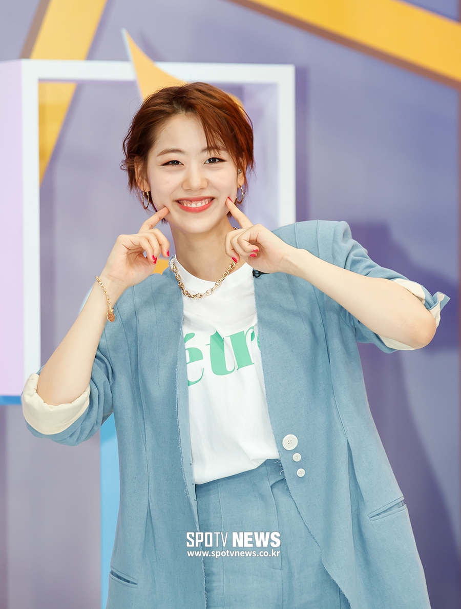 [포토S] 위키미키 루아, 깜직한 포즈