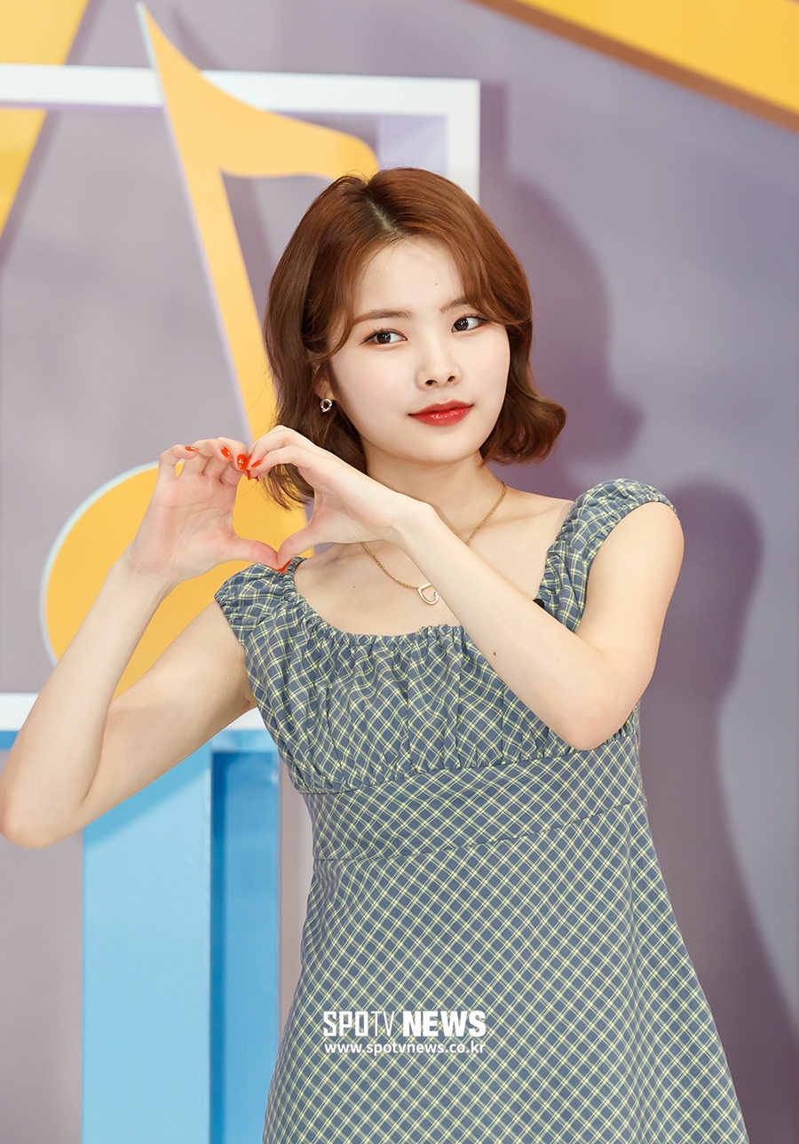 [포토S] 위키미키 리나, 귓가에 하트