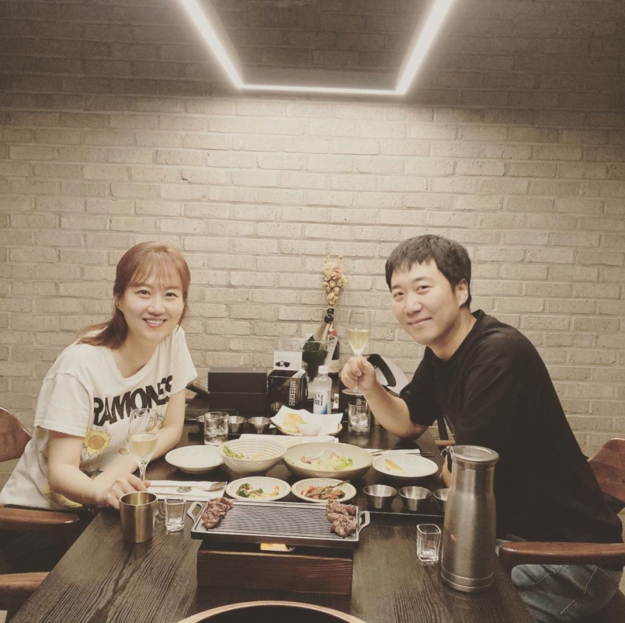 도경완♥장윤정, 취한 김에 셋째 도전? 샴페인·소주에 취한 결혼 8주년