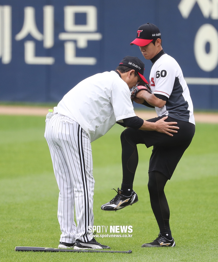 [스토리S] 최일언 코치의 밀착 지도 받는 이상규, 시즌 초반 느낌 되돌릴 수 있을까