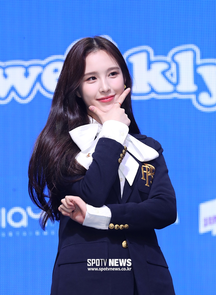 [포토S] 위클리 이재희, 매력적인 V라인
