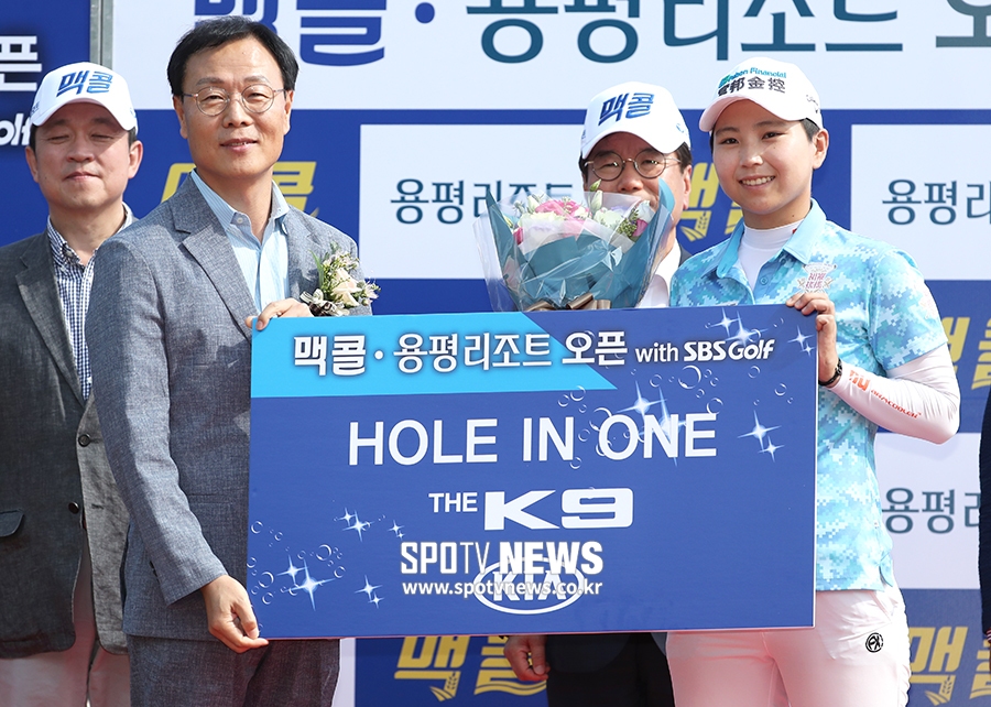 [포토S] 첸유주, '홀인원 수상으로 K9 받아요~'