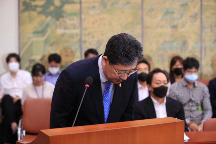 고개 숙인 문체부 수장…"故 최숙현 사건, 악습 일소 계기로"