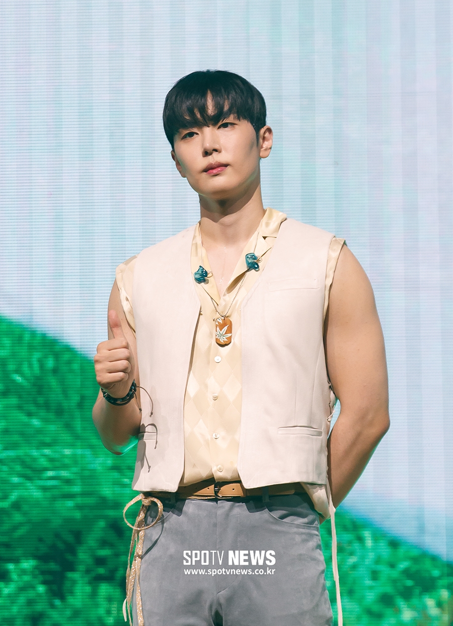 [포토S] SF9 재윤, 성난 근육 자랑