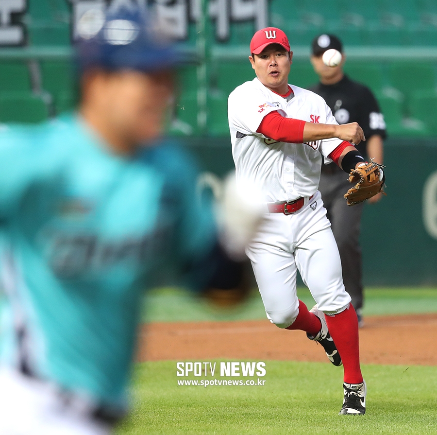 [포토S] 윤석민, '맨손 송구해보지만'