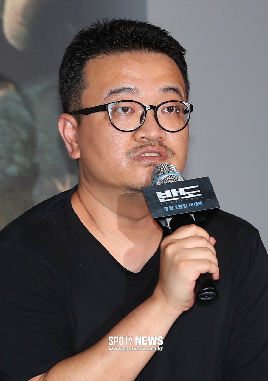[포토S] 인사말 하는 영화 '반도'의 연상호 감독