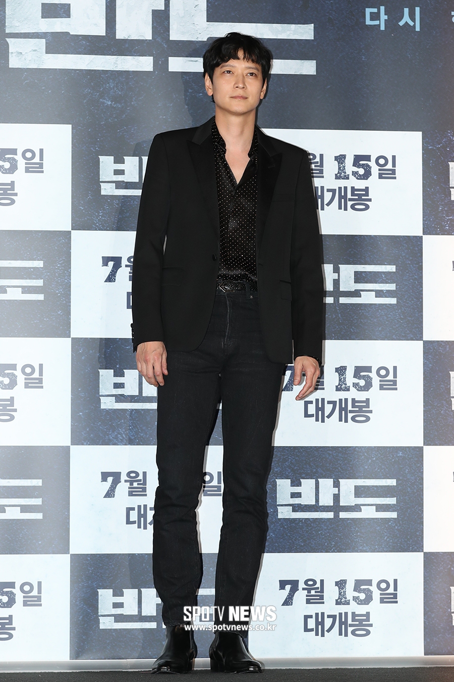 [포토S] 강동원, 끝을 모르는 다리 길이
