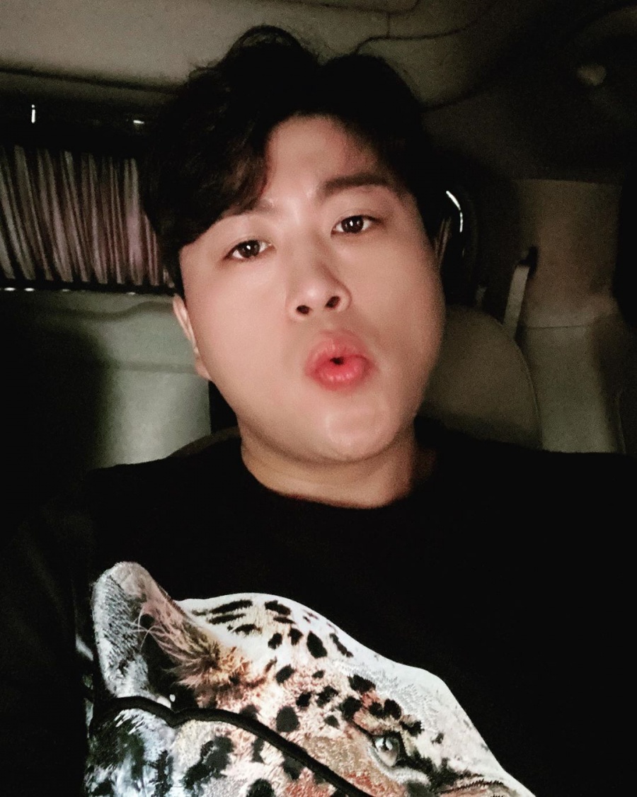 '9kg 감량' 김호중, 반쪽된 얼굴에도 더 뺄 것…자신감 넘치는 비주얼