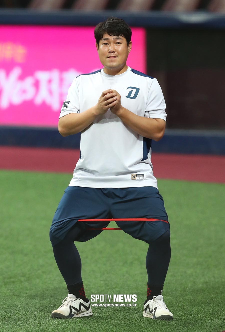 [포토S] NC 안방마님 양의지, 다리 힘 기르는 훈련