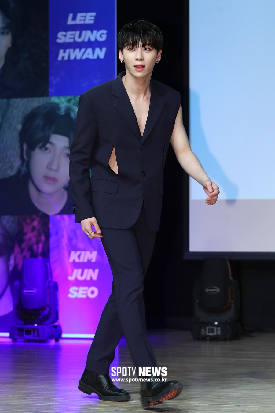 [포토S] 원더나인 김태우, 치명적인 재킷 옆트임