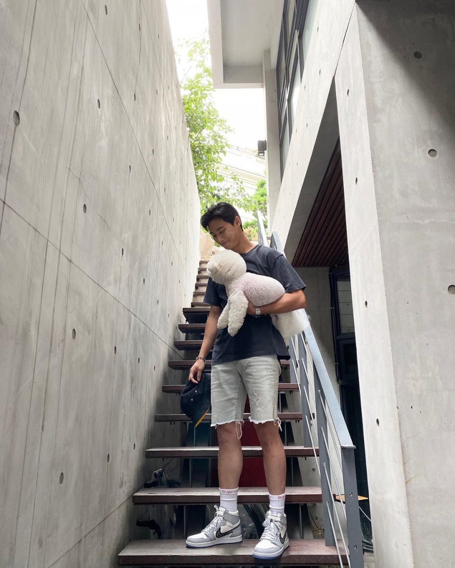 박서준, 새로이 머리 버리고 더 잘생겨졌네…185cm 장신의 우월함