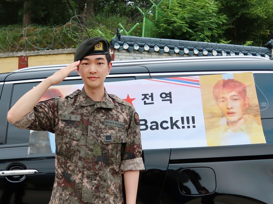 "응원덕분에 무사히 군 생활 마무리"…샤이니 온유, 거수경례 전역 소감