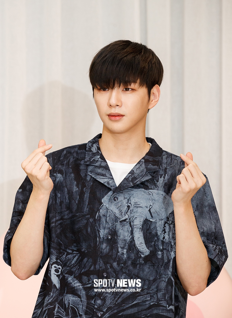 [포토S] 강다니엘, 마력 뿜어내는 눈빛