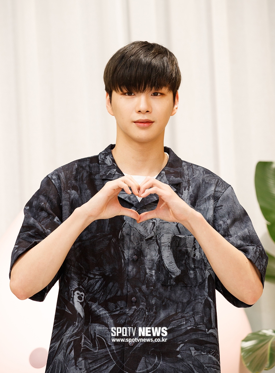 [포토S] 강다니엘, 티끌 없는 피부