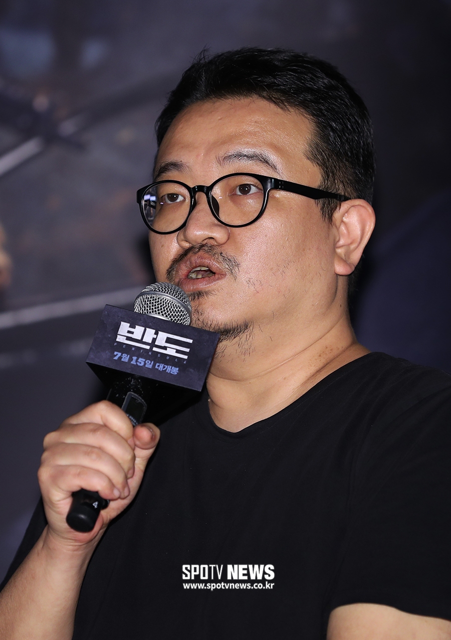 [포토S] 인사말 하는 연상호 감독