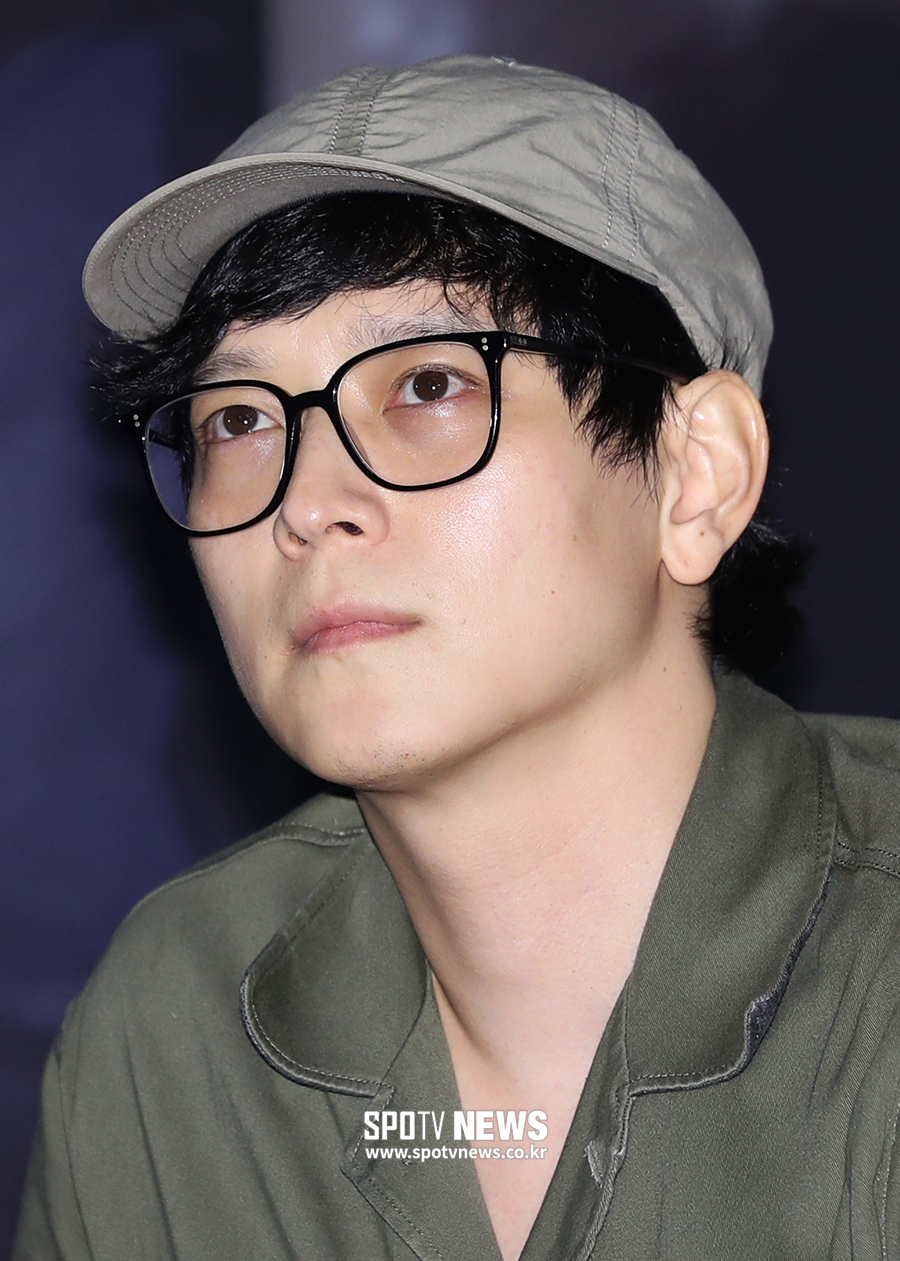[포토S] 강동원, 극단적 클로즈업에도 살아남는 얼굴