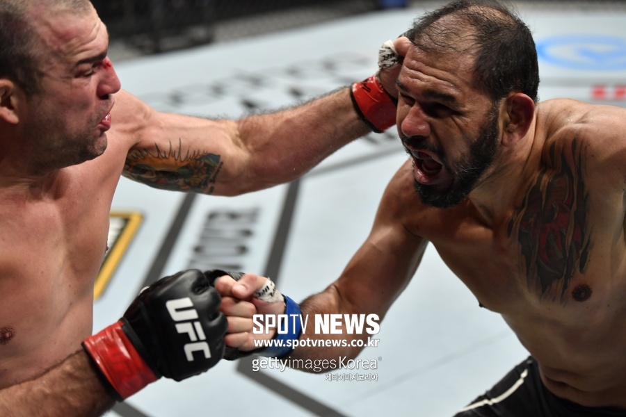 [UFC] 44세 노게이라, 은퇴전에서 쇼군에게 3번째 판정패