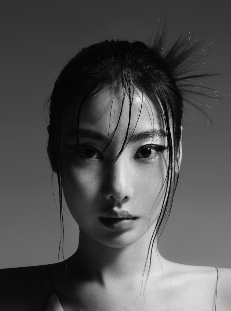 싱어송라이터 유라, 새 싱글 '바이러스 믹스' 발표