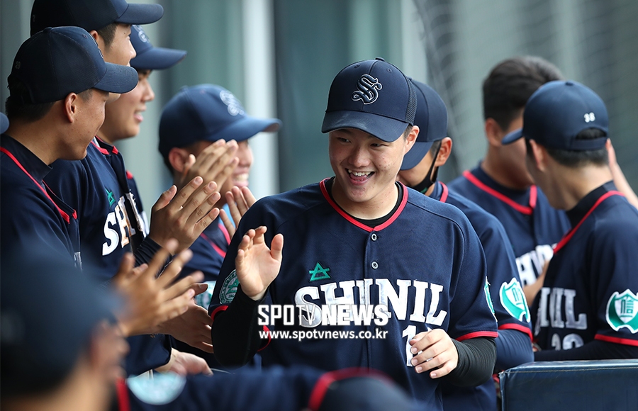 [포토S] 신일고, 우승후보 서울고 콜드로 제압