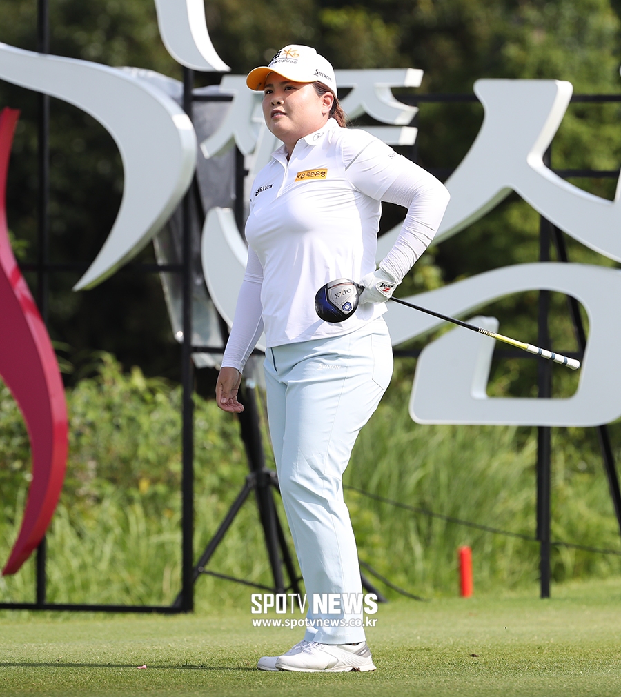 [포토S] 타구 바라보는 박인비