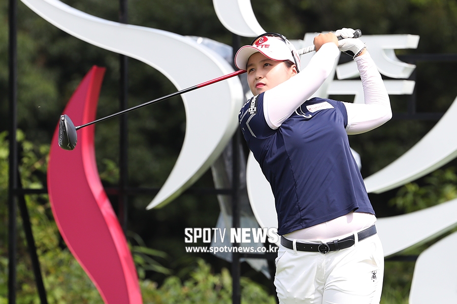 [포토S] 티샷 날리는 최혜진