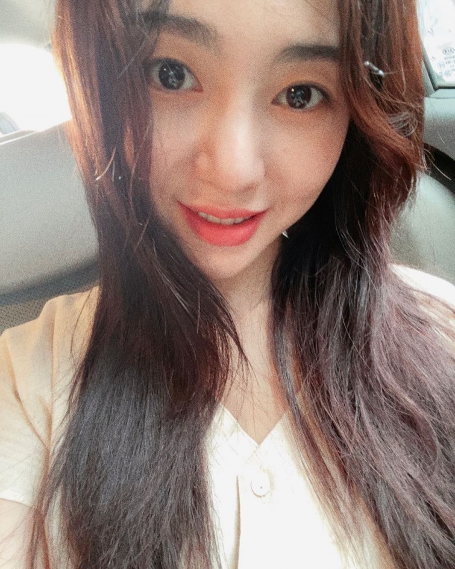 'AOA 지민 저격' 끝낸 권민아, 눈에 띄게 밝아진 근황…싱그러운 미소