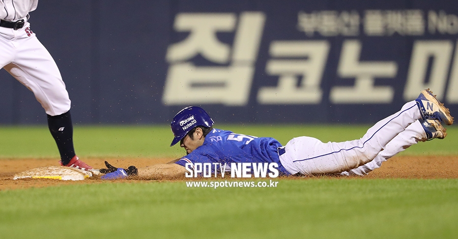 [포토S] 도루 성공하는 김지찬, 날쌘 아기 사자