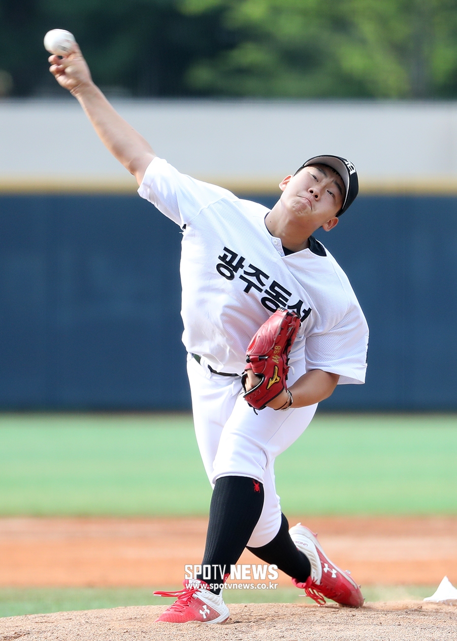 [포토S] 역투하는 광주동성고 선발 한범주