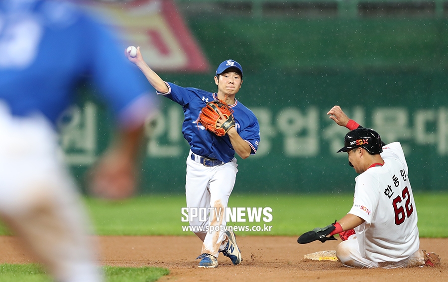 [포토S] 김지찬, 아기 사진의 힘찬 송구