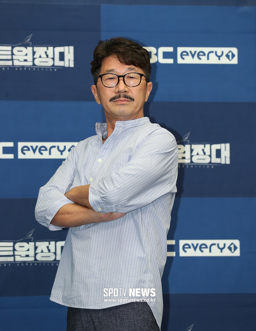 [포토S] 포즈 취하는 김승진 선장