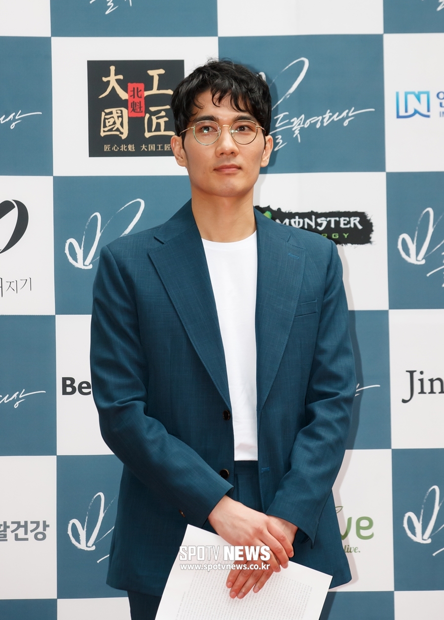"엄태구랑 결혼하고 싶어요"…뜻밖의 청혼글이 만든 깜짝 팬미팅[SPO이슈]