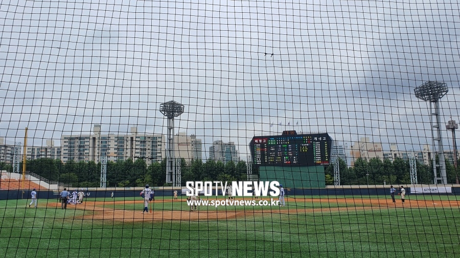 [대통령배] '달려서·넘겨서 홈런' 배명고, 개성고 잡고 16강 진출