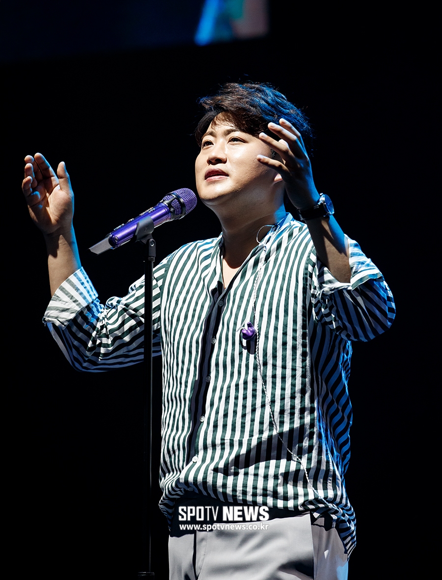 [포토S] 김호중, 아련한 눈빛