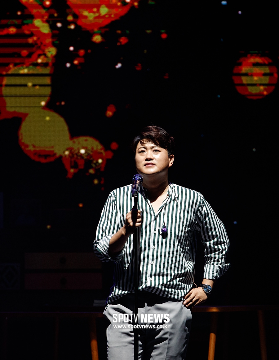 [포토S] 김호중, 화려한 팬미팅 무대
