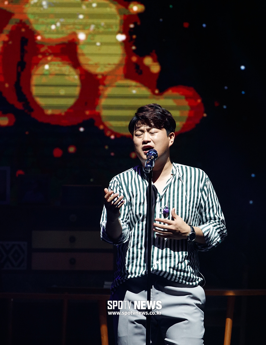 [포토S] 팬들과 만나게 된 김호중