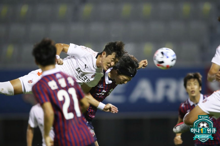 [현장 REVIEW] ‘김오규 동점골’ 제주, 수원과 1-1 무…2위 도약