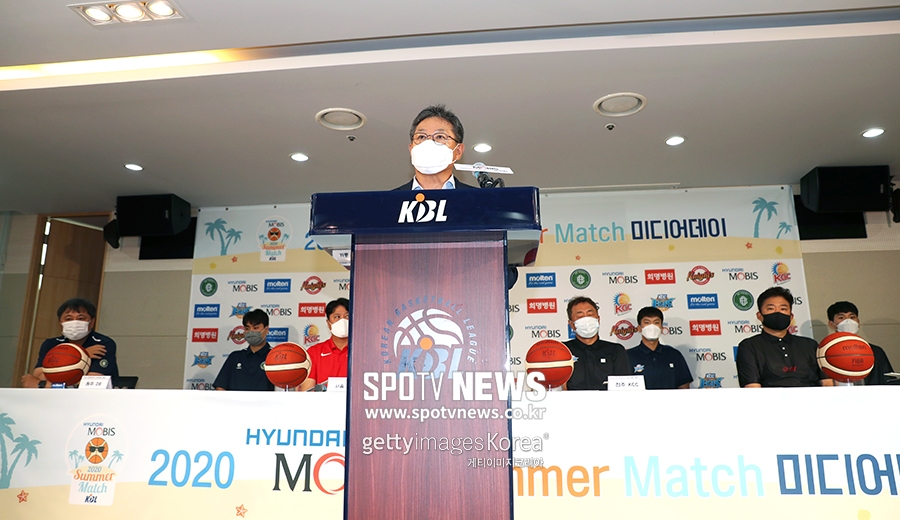 [포토S] 인사말 하는 KBL 이정대 총재