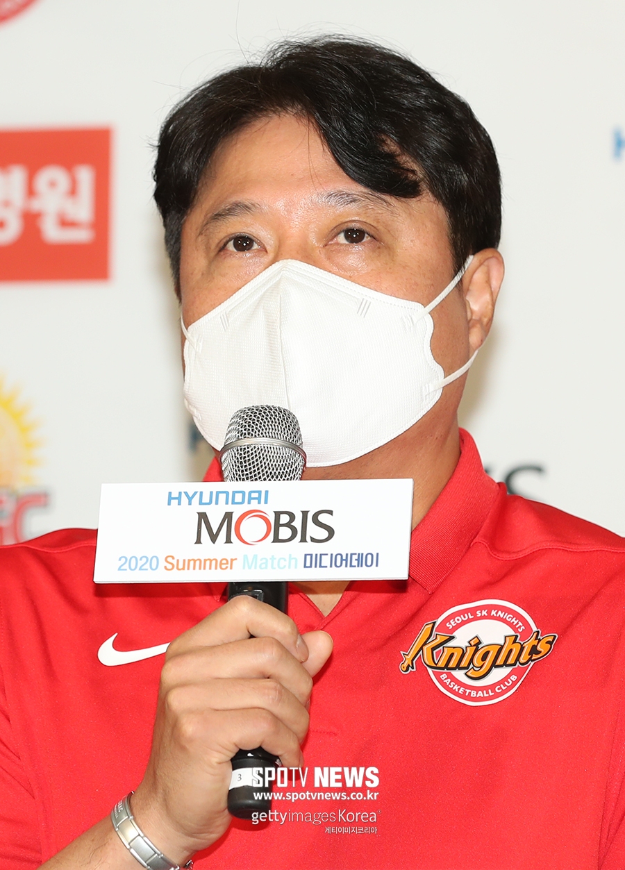 [포토S] 문경은 감독, 코로나에 마스크 쓰고