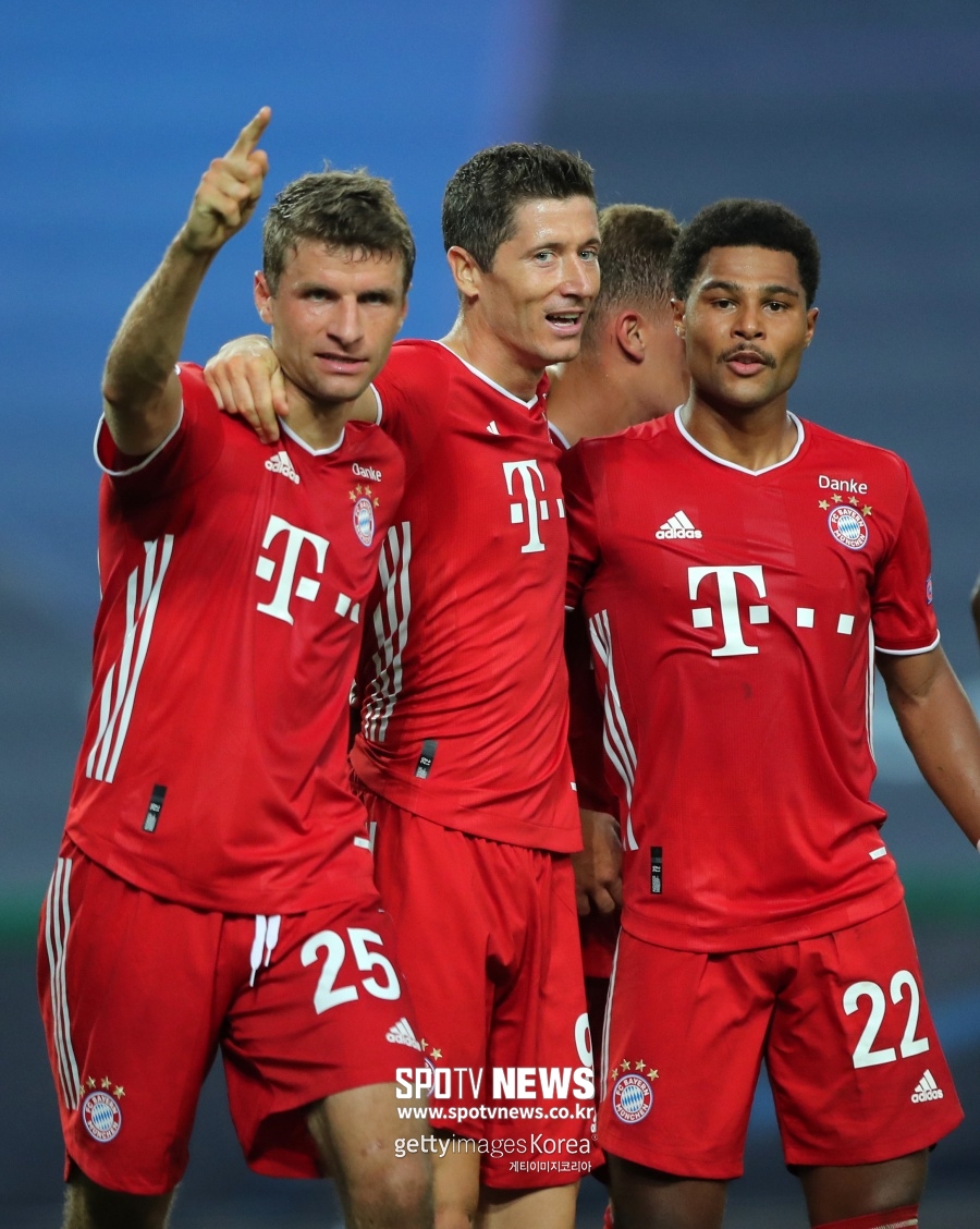 [UCL REVIEW] 바이에른뮌헨 7년 만에 결승행, 리옹 3-0 제압…레반도프스키 쐐기 골