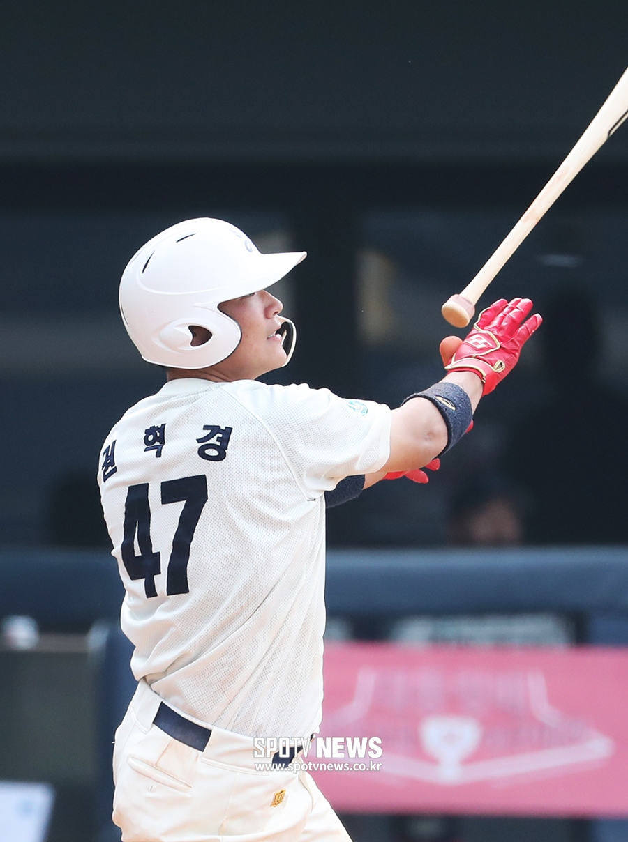 [포토S] 신일고 권혁경, 호쾌한 1타점 3루타!